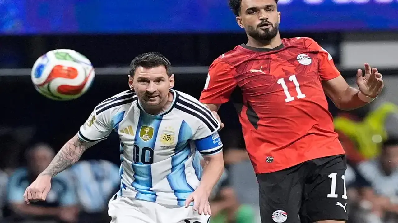 مصر تتقدم على الأرجنتين 1-0 في دور الـ16 بكأس العالم